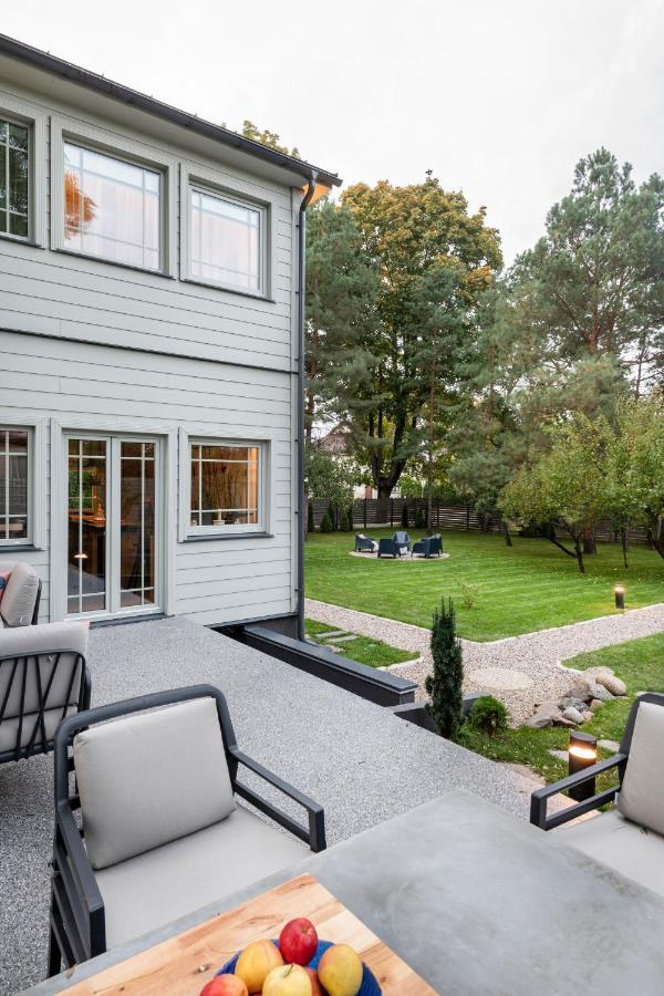 Suite With Private Bathroom At Three Bedroom Interwar Villa Grabyte With Daily Spaces To Share By Pine Forest On The Bank Of The River- 8Min By Car From Old Town Kaunas Eksteriør bilde