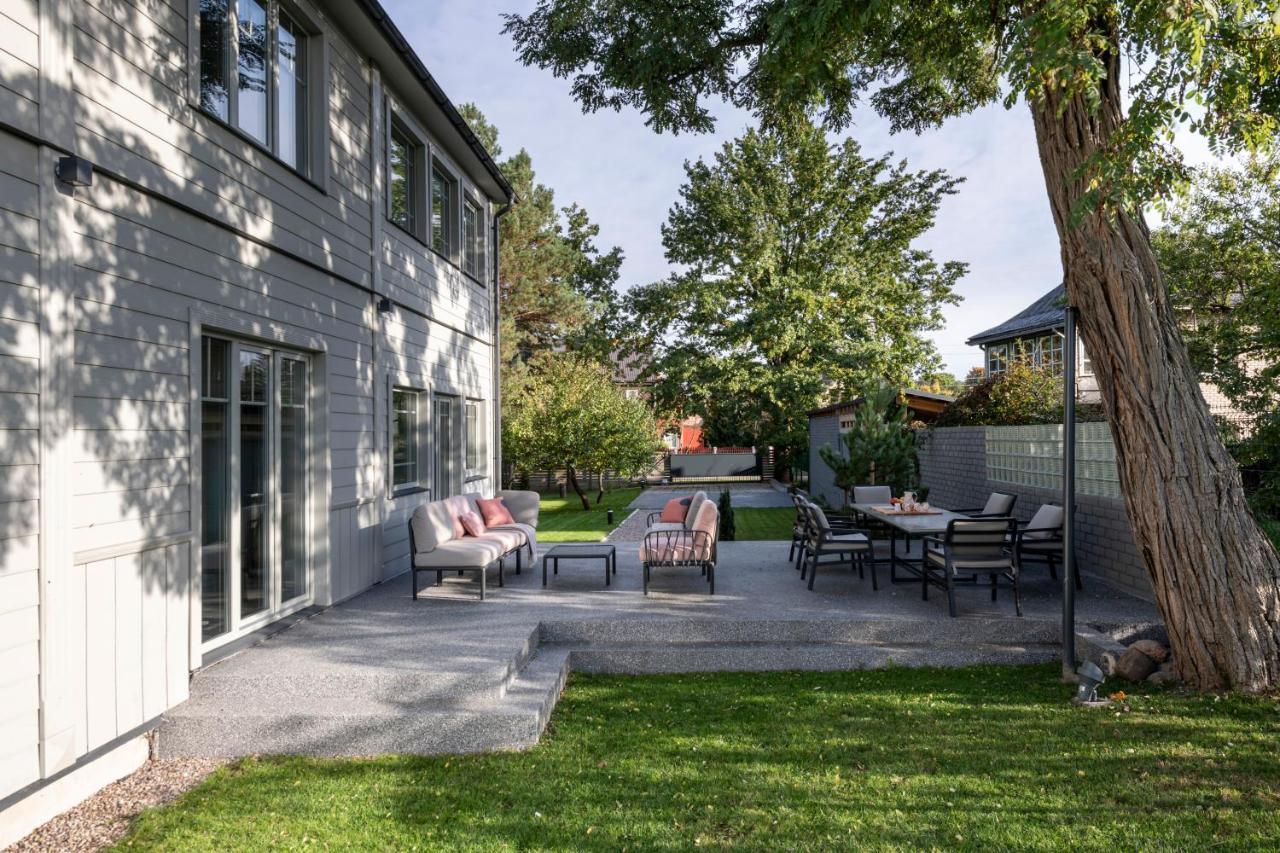 Suite With Private Bathroom At Three Bedroom Interwar Villa Grabyte With Daily Spaces To Share By Pine Forest On The Bank Of The River- 8Min By Car From Old Town Kaunas Eksteriør bilde