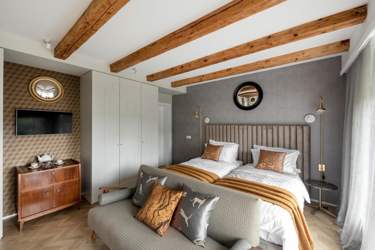 Suite With Private Bathroom At Three Bedroom Interwar Villa Grabyte With Daily Spaces To Share By Pine Forest On The Bank Of The River- 8Min By Car From Old Town Kaunas Eksteriør bilde