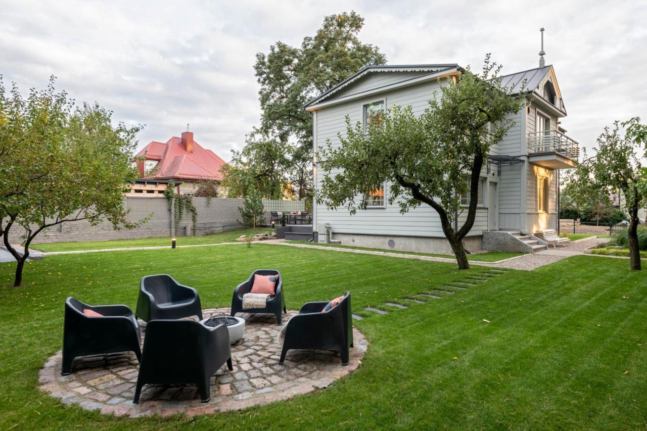 Suite With Private Bathroom At Three Bedroom Interwar Villa Grabyte With Daily Spaces To Share By Pine Forest On The Bank Of The River- 8Min By Car From Old Town Kaunas Eksteriør bilde