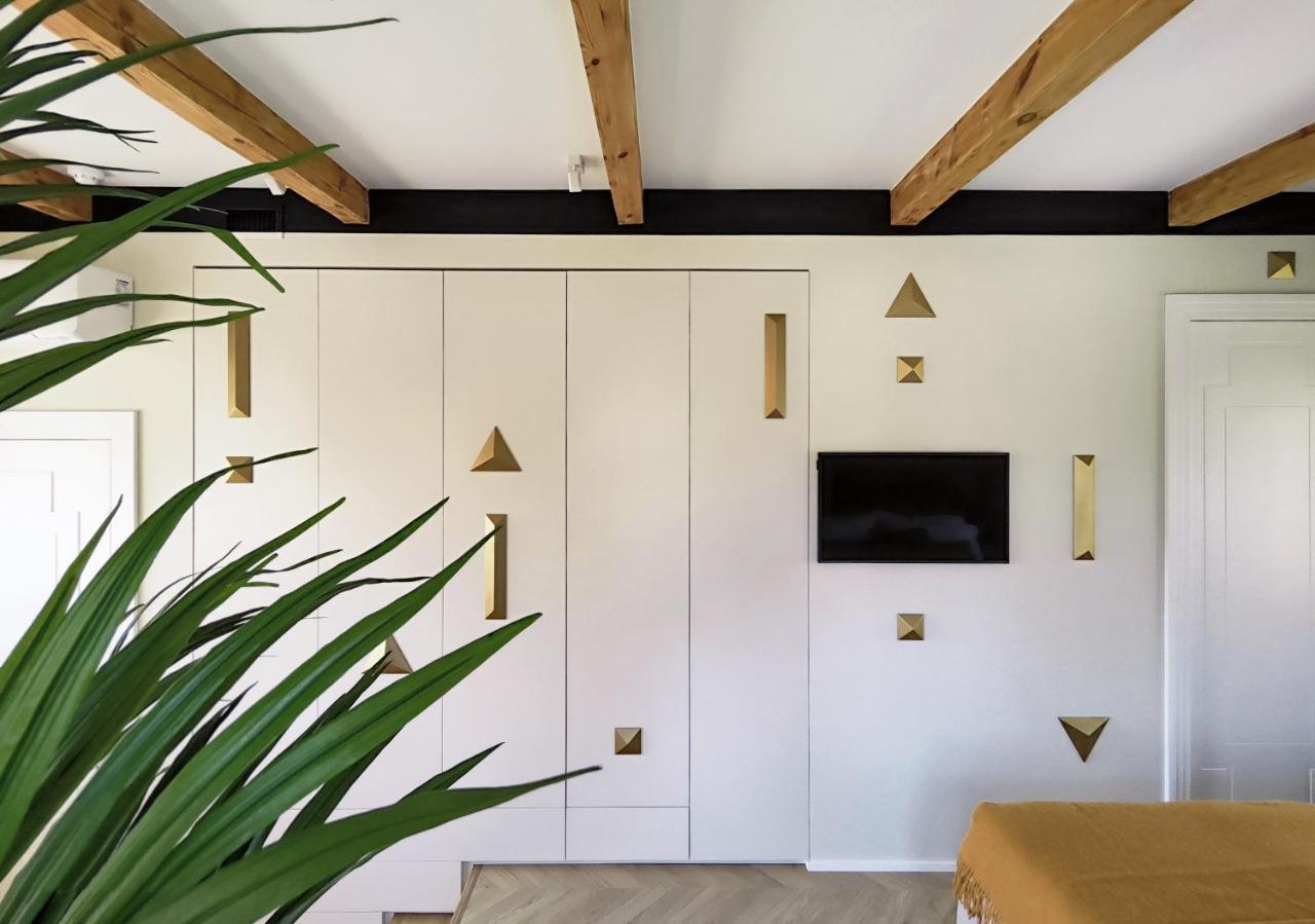 Suite With Private Bathroom At Three Bedroom Interwar Villa Grabyte With Daily Spaces To Share By Pine Forest On The Bank Of The River- 8Min By Car From Old Town Kaunas Eksteriør bilde